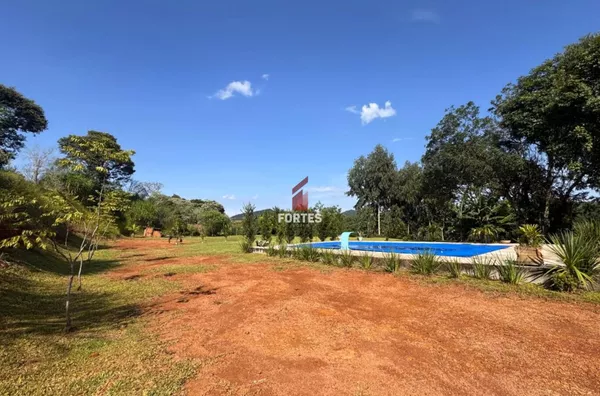 CHACARÁ COM PISCINA Á 23KM DO CENTRO DE FRANCISCO BELTRÃO! 30 MIL METROS QUADRADOS!