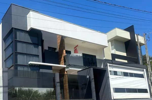 CASA DOS SONHOS À VENDA! 4 DORMITÓRIOS, ESPAÇO GOURMET, ACABAMENTOS DE ALTO PADRÃO E MUITO MAIS – CONFORTO E SOFISTICAÇÃO ESPERAM POR VOCÊ!
