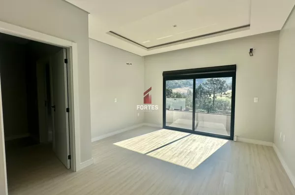 ELEGÂNCIA E MODERNIDADE: SOBRADO NOVO À VENDA NO LOTEAMENTO SCOTTI - Foto 1