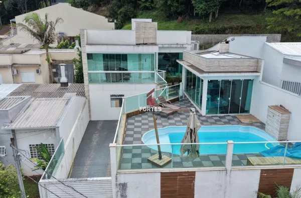 CASA AMPLA COM PISCINA PARA VENDA NO JARDIM SEMINÁRIO! - Foto 1