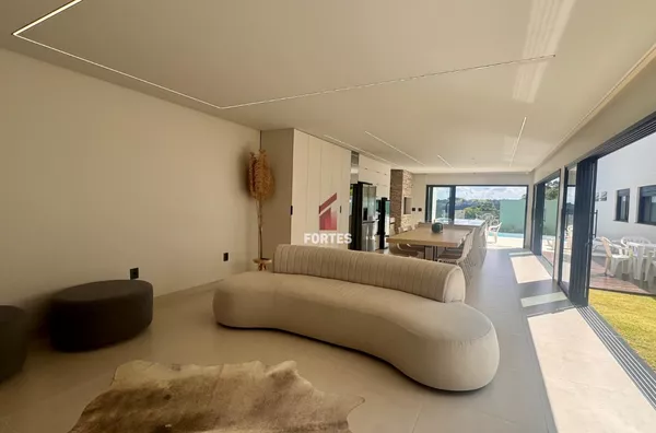 CASA ALTO PADRÃO COM VISTA PARA CIDADE NO ALTO DA JÚLIO!