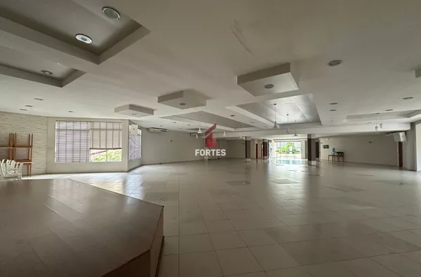 SALA COMERCIAL COM 660M² PARA LOCAÇÃO NO CENTRO: EM CIMA DA CHURRASCARIA PAMPEANA! - Foto 1