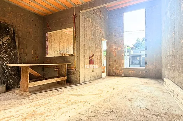 EXCELENTE CASA À VENDA EM LOCALIZAÇÃO PRIVILEGIADA! 
