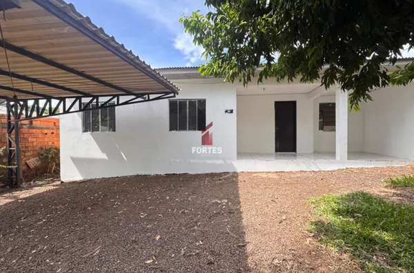 CASA COM GARAGEM COBERTA DISPONIVEL PARA LOCAÇÃO! - Foto 1