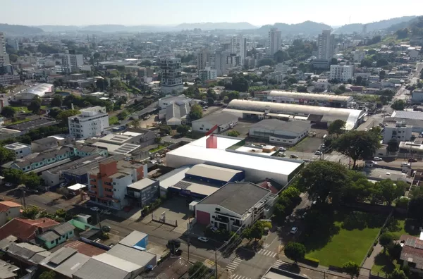 INVISTA COM INTELIGÊNCIA: IMÓVEL COMERCIAL E RESIDENCIAL EM LOCALIZAÇÃO PRIVILEGIADA