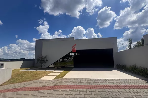 CASA ALTO PADRÃO COM VISTA PARA CIDADE NO ALTO DA JÚLIO!
