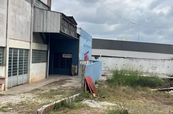 INVISTA CERTO: BARRACÃO À VENDA EM PONTO PRIVILEGIADO!