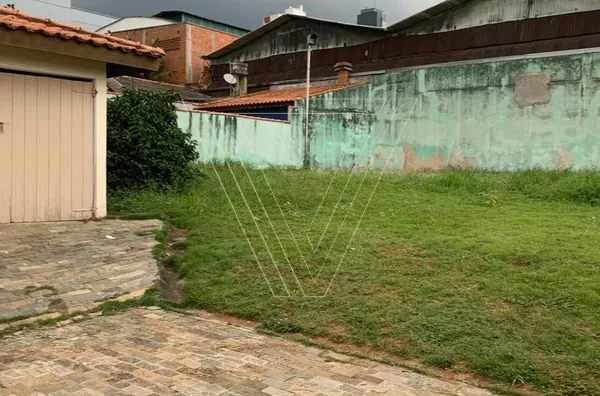 Oportunidade Única de Investimento no Anhangabaú, Jundiaí Excelente terreno de 1.200 m² com 3 casas totalmente reformadas e documentação 100% regularizada no coração do Anhangabaú.