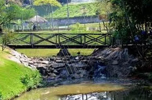 Sobrado no Jardim das Tulipas aceita PERMUTA com chácaras no valor de até 600 mil.