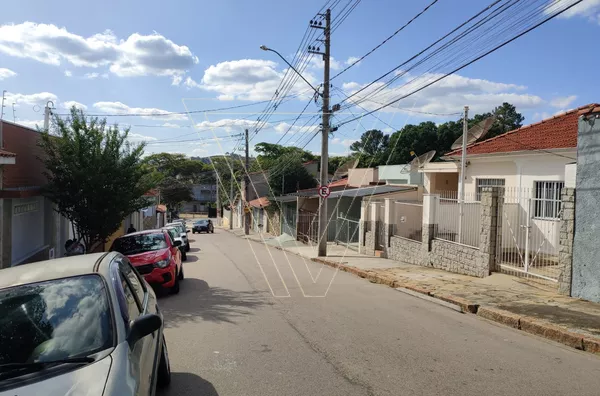OPORTUNIDAE ! BAIXOU DE PREÇO ! Terreno Comercial com edícula 40m² A/C e 345 m² A/T -  próximo à Av dos Ferroviários - Jundiaí-SP
