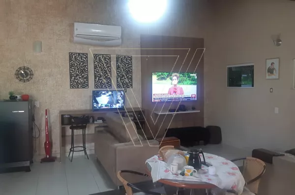 *Excelente Casa com 3 Dormitórios no Bairro Tulipas. (ACEITA PERMUTA DE MENOR VALOR).