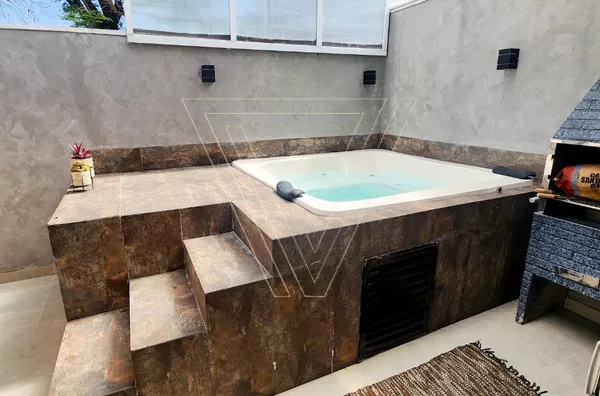 Casa em Condomínio Fechado com Spa Privativo – Kaza Jundiaí (Cidade Nova)Viva com conforto, segurança e uma área de lazer exclusiva no quintal da sua casa!