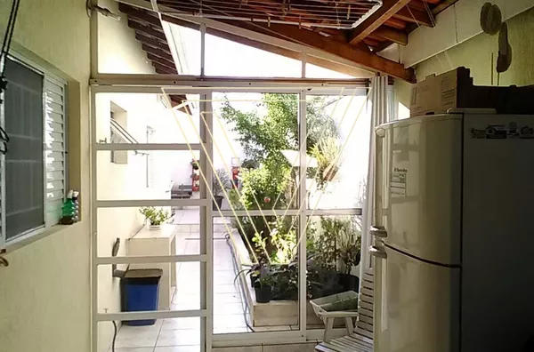 *CASA - JARDIM IPANEMA COM 03 DORMITÓRIOS, 153 M² A/C - ÓTIMO BAIRRO PARA MORAR -ACESSO FÁCIL A RODOVIAS. - Foto 3