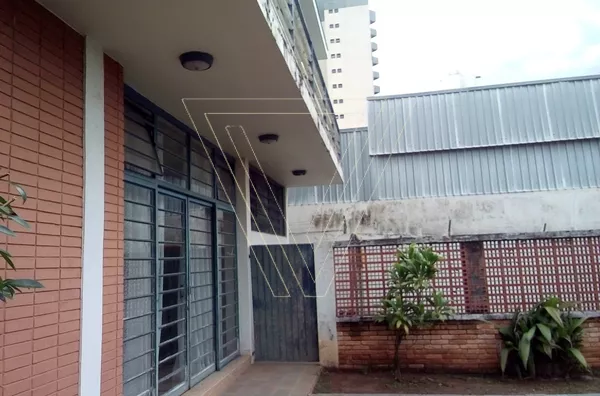 *Casa comercial em Excelente localização no Centro aceita PERMUTA.