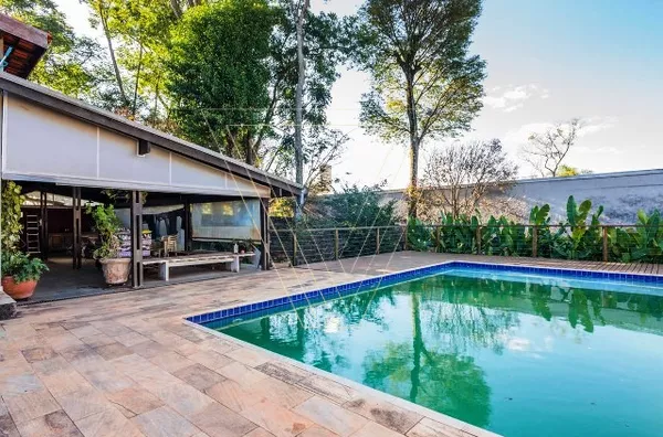 *CASA COM PISCINA ÁREA GOURMET 3 SUÍTES - COND BOSQUES DO CORRUPIRA - ESTUDA PERMUTA