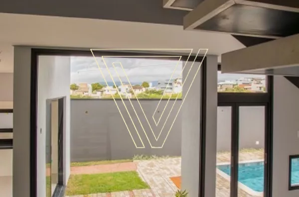 *CASA COM 3 DORMITÓRIOS,  1 SUÍTE , PISCINA- CONDOM PHYTUS - Foto 5