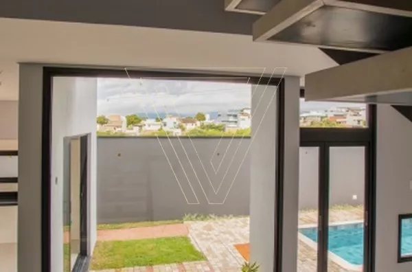 *CASA COM 3 DORMITÓRIOS, 1 SUÍTE , PISCINA- CONDOM PHYTUS - Foto 5