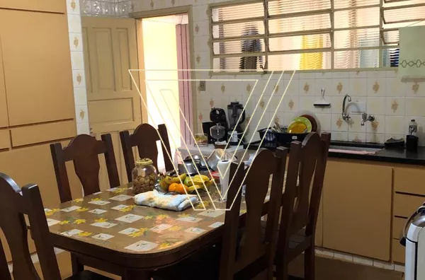 *CASA COM 02 DORMITÓRIOS, 145 M² EXCELENTE PARA PONTO COMERCIAL, ÓTIMA LOCALIZAÇÃO. - Foto 2