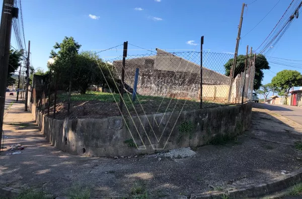*TERRENO PLANO - TRAVESSA DA RUA ATIBAIA - 470m² - FINANCIE TERRENO + CONSTRUÇÃO. - Foto 1