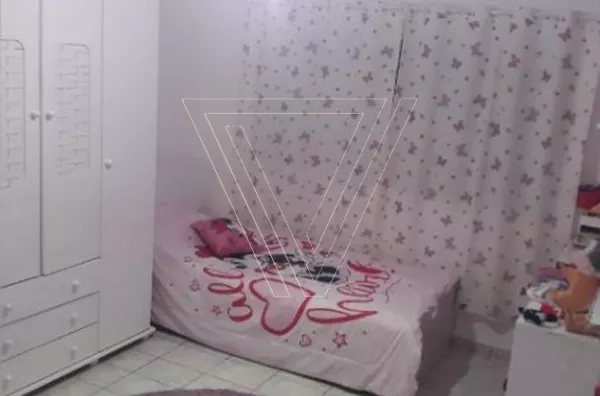 Sobrado com 2 Casas independente no Centro aceita PERMUTA por apartamento de menor valor.