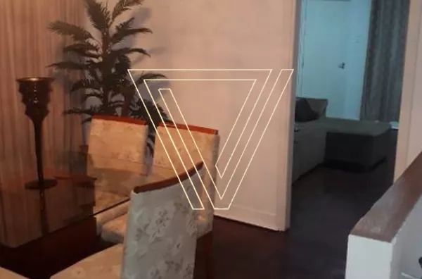 Sobrado com 2 Casas independente no Centro aceita PERMUTA por apartamento de menor valor.