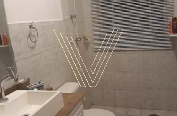 Sobrado com 2 Casas independente no Centro aceita PERMUTA por apartamento de menor valor. - Foto 2