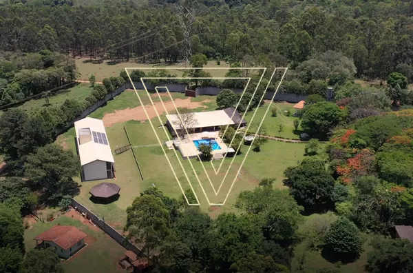 CHÁCARA / POUSADA A VENDA EM CABREÚVA COM PISCINA.