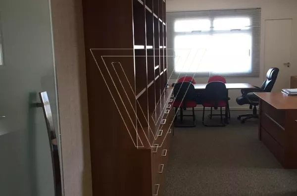 *Sala comercial ampla a venda com 43 m², mobiliada no Anhangabaú (Sala já locada)