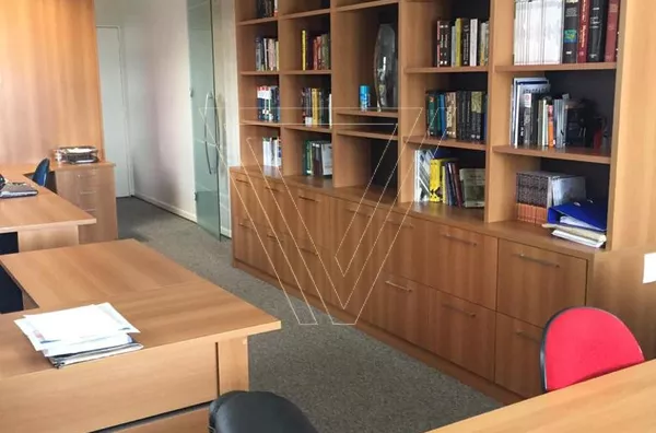 *Sala comercial ampla a venda com 43 m², mobiliada no Anhangabaú (Sala já locada)