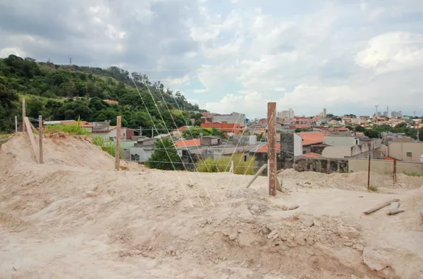 *TERRENO COM 250 M² AO LADO DA SERRA DO JAPI. - Foto 4