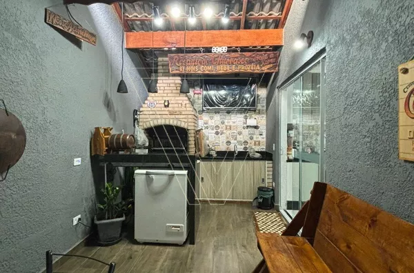 # 3 DORMITÓRIOS COM 280m² CONSTRUÍDO - ACEITA PERMUTA.
