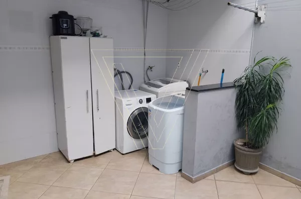 Sobrado à Venda - Vila Tupí - Várzea Paulista/SP – 3 Dormitórios, 1 Suíte e 2 Vagas