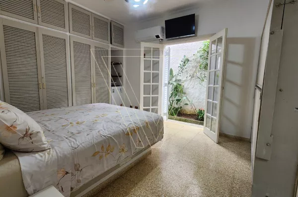 Casa a venda em São Sebastião a poucos metros do Mar 