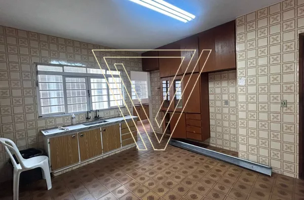 CASA COM 03 DORMITÓRIOS, 205 M² DE ÁREA CONSTRUÍDA. - Foto 1