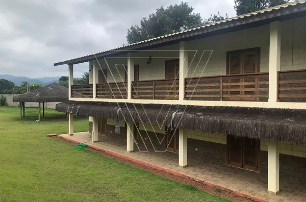 CHÁCARA / POUSADA A VENDA EM CABREÚVA COM PISCINA.