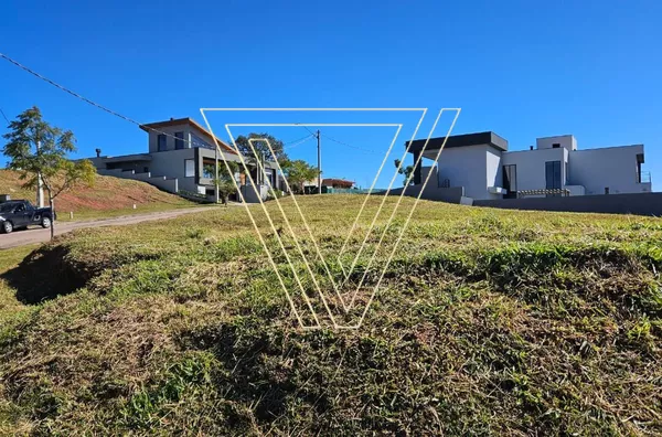 Lote de 820m² no Terras da Alvorada: Projeto Aprovado e Vista Definitiva para a Serra do Japi 