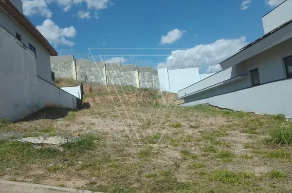 *Terreno com 365 m² a venda no Condomínio Bella vitta 