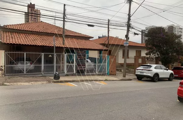 Oportunidade Única de Investimento no Anhangabaú, Jundiaí Excelente terreno de 1.200 m² com 3 casas totalmente reformadas e documentação 100% regularizada no coração do Anhangabaú.