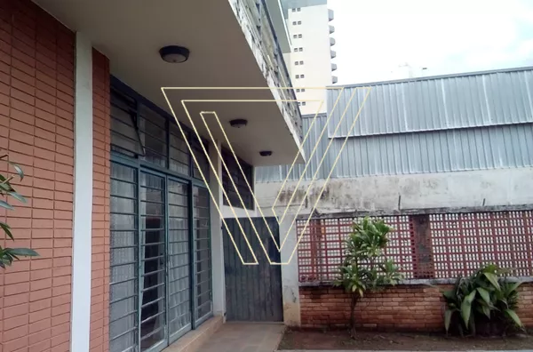 *Casa comercial em Excelente localização no Centro aceita PERMUTA. - Foto 4