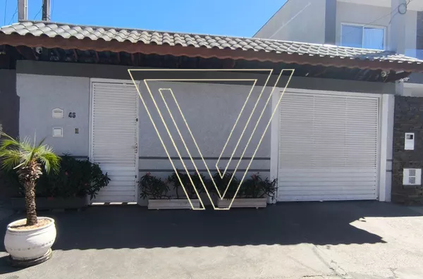 Oportunidade em Jordanésia: Casa no Condomínio Reserva Colina Verde 