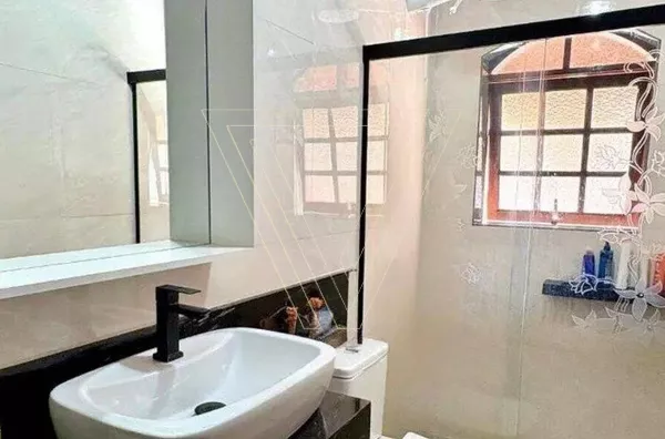 Casa para venda,  404m² A/C e 696m² A/T com 3 dorms (1 suíte), Jundiai Mirim