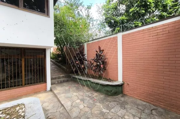 OPORTUNIDADE 524 m² de terreno  -  311m² de área construída 