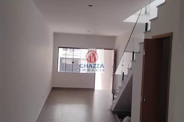 Lindo sobrado pra venda, com 2 vagas de garagem, 3 dormitórios, 2 suítes, cozinha americana, 1 banheiro social, varanda e area de serviço. Próximo ao metro Jardim São e Parada Inglesa. - Foto 5