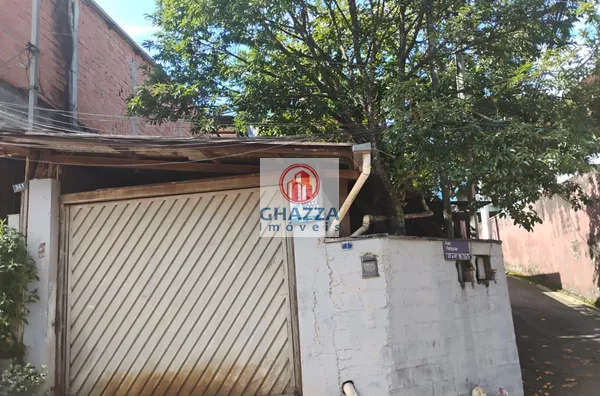 Vende: casa com 2 dormitórios, sala, cozinha e banheiro, 4 vagas de garagem, edícula com 1 dormitório, sala, cozinha, banheiro, 1 vaga de garagem. - Foto 1