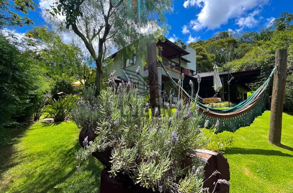 Casa 5 quartos em Pedra Azul | 1.350 m² e vista para mata