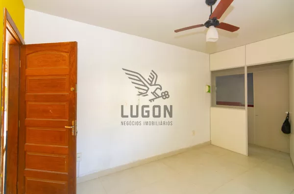 Casa comercial em Morada de Camburi | 342 m² com piscina e jardim