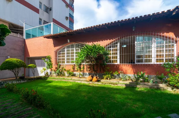 Casa 4 quartos em Jardim Camburi | Terreno duplo e lazer