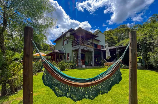 Casa 5 quartos em Pedra Azul | 1.350 m² e vista para mata