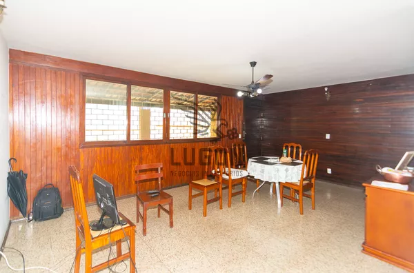 Casa com 3 quartos e 2 suites com terreno de 349m² e 250m² construidos disponivel para venda, Barro Vermelho, Vitória, ES