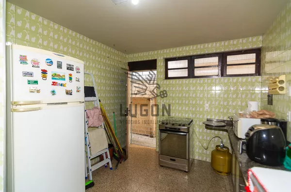 Casa com 3 quartos e 2 suites com terreno de 349m² e 250m² construidos disponivel para venda, Barro Vermelho, Vitória, ES